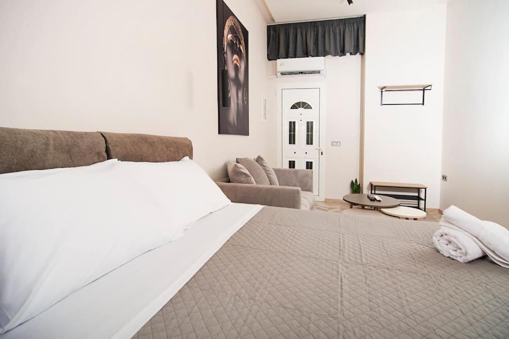 Joy'S Modern-Chic Home Kalamata Dış mekan fotoğraf
